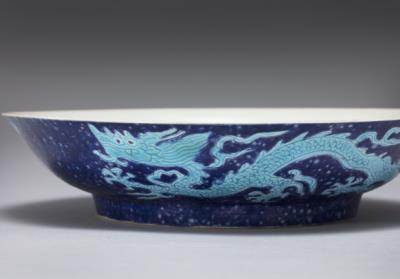 图片[3]-Dish with dragon decor in turquoise blue glaze on cobalt blue ground, Ming dynasty (1368-1644)-China Archive